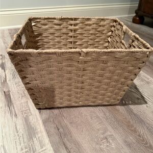 NIB Whitmor Split Rattique Totes in Linen, 14.5 L x
12.5 W × 9.5 H in., Set of 4